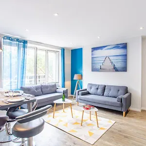 https://le-grand-bleu-lumineux-3-min-gare-centre-ville.inbrittany.com