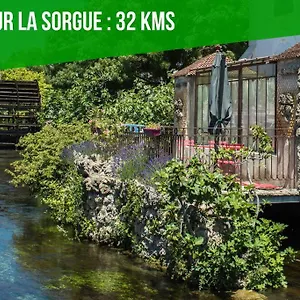 https://apt-au-coeur-davignon-2-mins-du-palais-terrasse-isolee.aixenprovencehotels.org