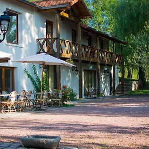 La Ferme Aux Biches Couette-café